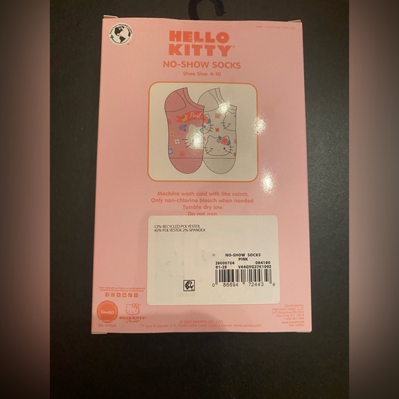 Woman's 6 Pair No Show Socks Size 4-10 Hello Kitty Winnie the Pooh Queen Screams - Picture 6 of 14
